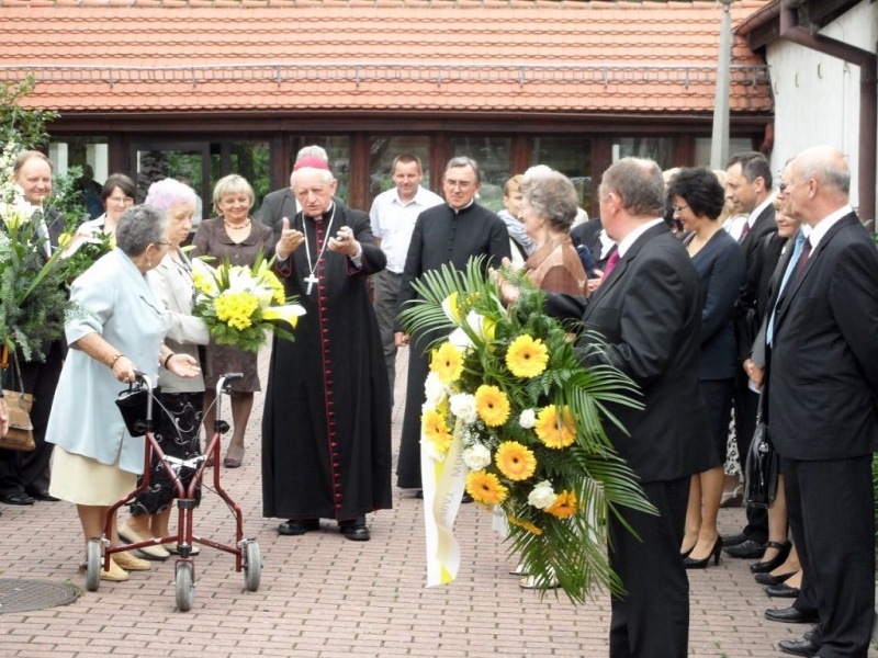 Zdjęcie w galerii na portalu naszwodzislaw.com: Fragment szaty JP II już w Gorzycach wiadomości z regionu