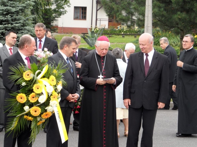 Zdjęcie w galerii na portalu naszwodzislaw.com: Fragment szaty JP II już w Gorzycach wiadomości z regionu