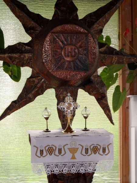 Zdjęcie w galerii na portalu naszwodzislaw.com: Fragment szaty JP II już w Gorzycach wiadomości z regionu