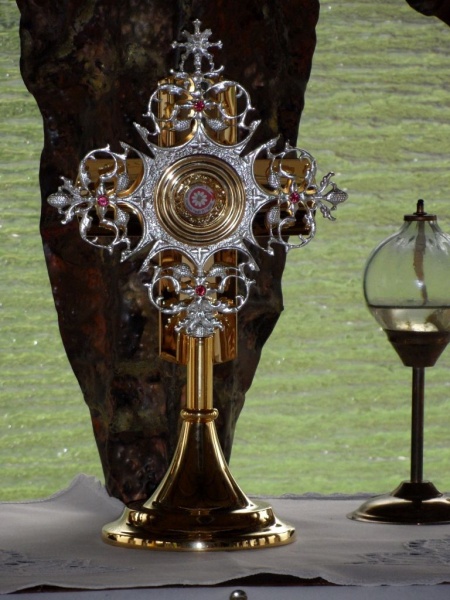 Zdjęcie w galerii na portalu naszwodzislaw.com: Fragment szaty JP II już w Gorzycach wiadomości z regionu