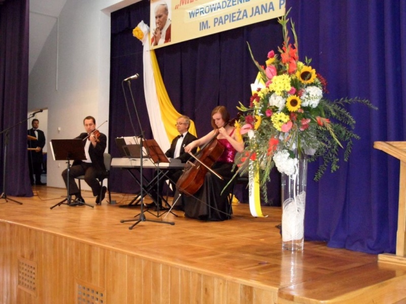 Zdjęcie w galerii na portalu naszwodzislaw.com: Fragment szaty JP II już w Gorzycach wiadomości z regionu