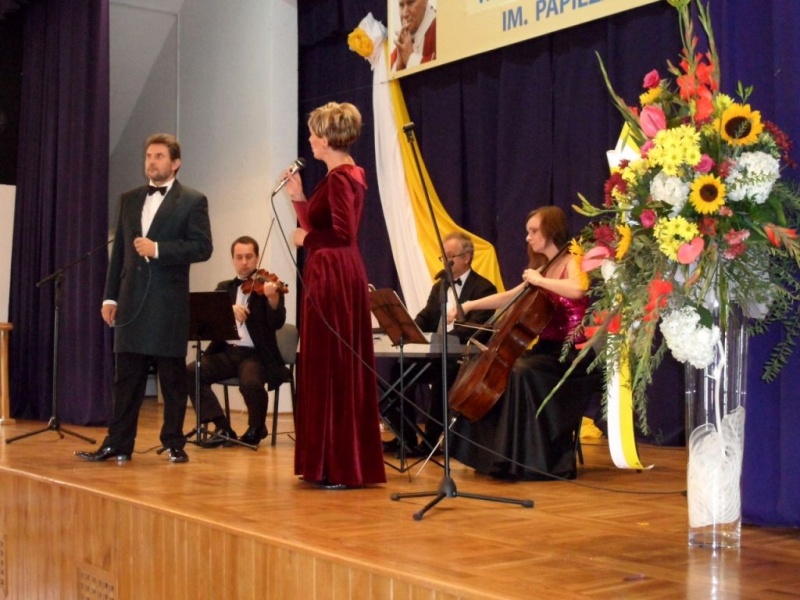 Zdjęcie w galerii na portalu naszwodzislaw.com: Fragment szaty JP II już w Gorzycach wiadomości z regionu