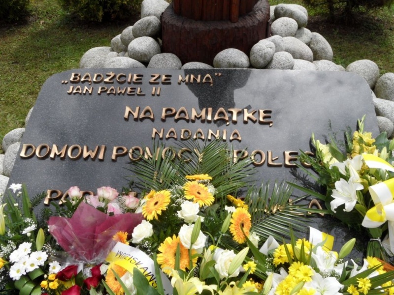 Zdjęcie w galerii na portalu naszwodzislaw.com: Fragment szaty JP II już w Gorzycach wiadomości z regionu