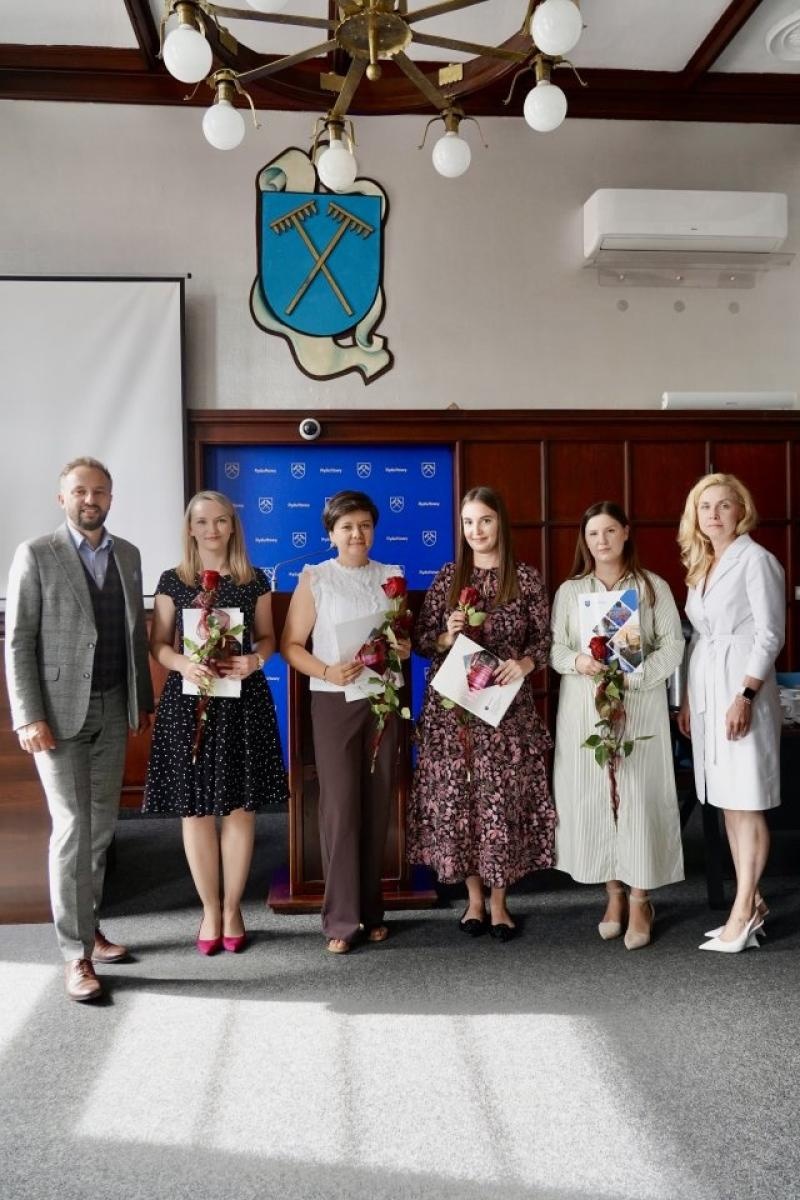 Zdjęcie w galerii na portalu naszwodzislaw.com: Pożegnania, gratulacje i nowe początki w rydułtowskiej oświacie wiadomości z regionu