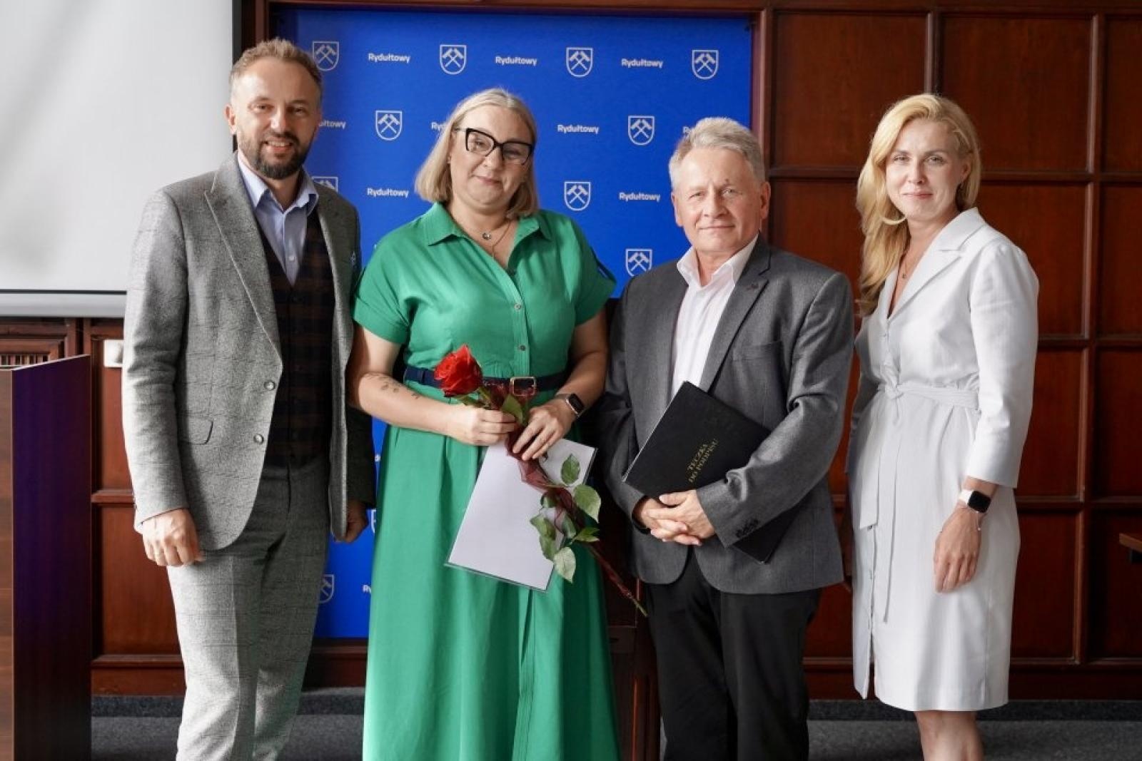 Zdjęcie w galerii na portalu naszwodzislaw.com: Pożegnania, gratulacje i nowe początki w rydułtowskiej oświacie wiadomości z regionu