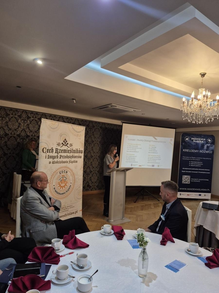 Zdjęcie w galerii na portalu naszwodzislaw.com: W powiecie powstał Punkt Obsługi Przedsiębiorcy wiadomości z regionu