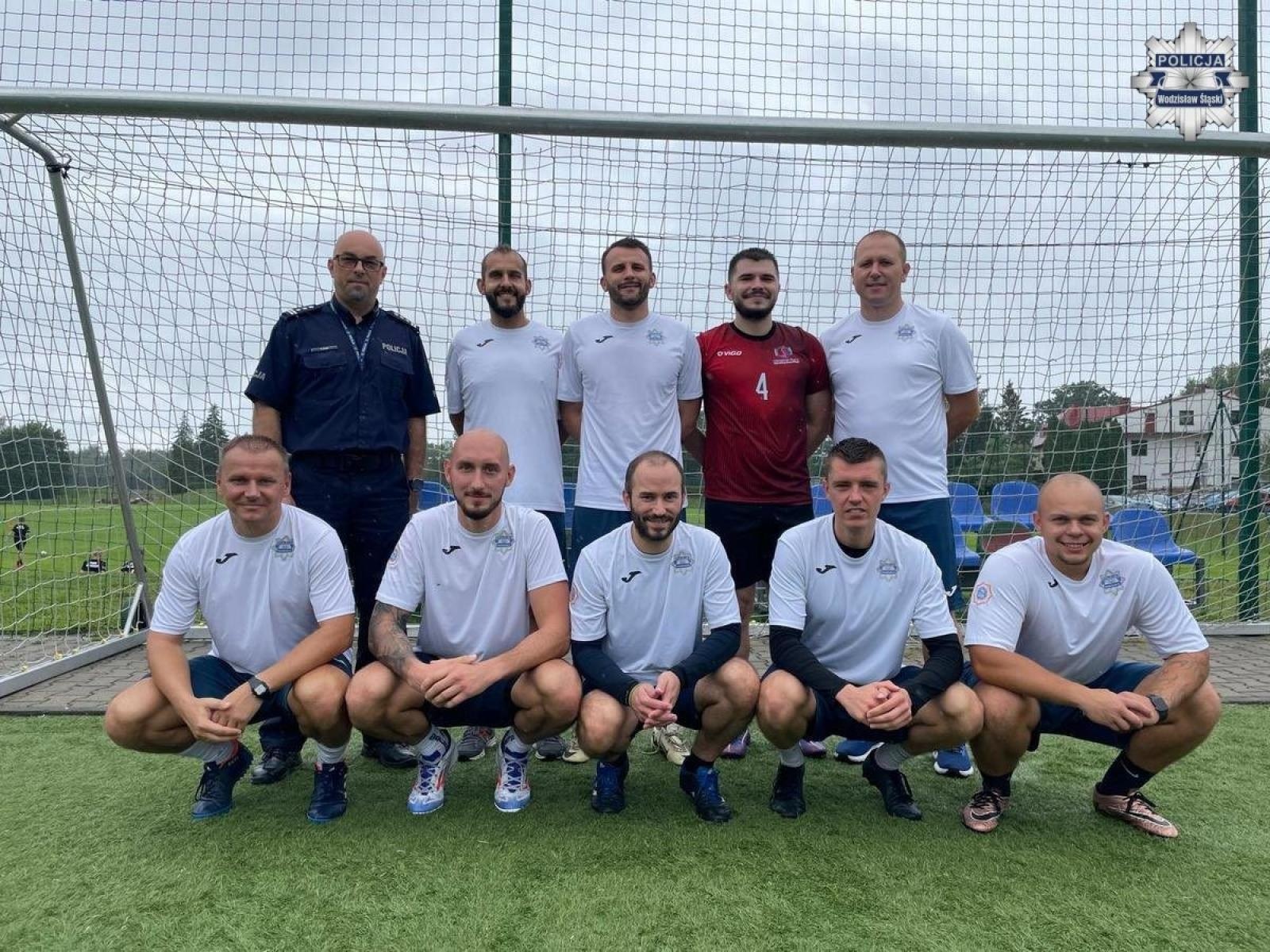 Zdjęcie w galerii na portalu naszwodzislaw.com: Turniej Gramy dla Psiaków z udziałem mundurowych z Wodzisławia Śląskiego wiadomości z regionu