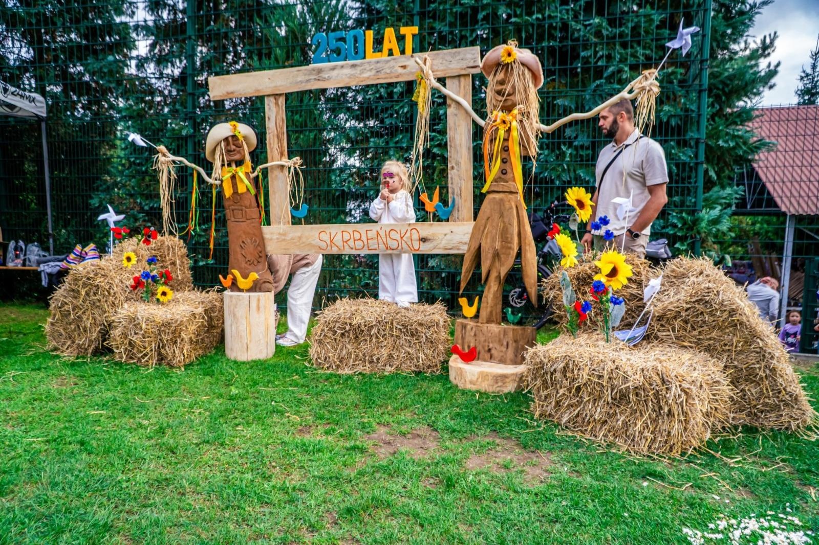 Zdjęcie w galerii na portalu naszwodzislaw.com: Gminne dożynki i zacny jubileusz Skrbeńska za nami [FOTO] wiadomości z regionu