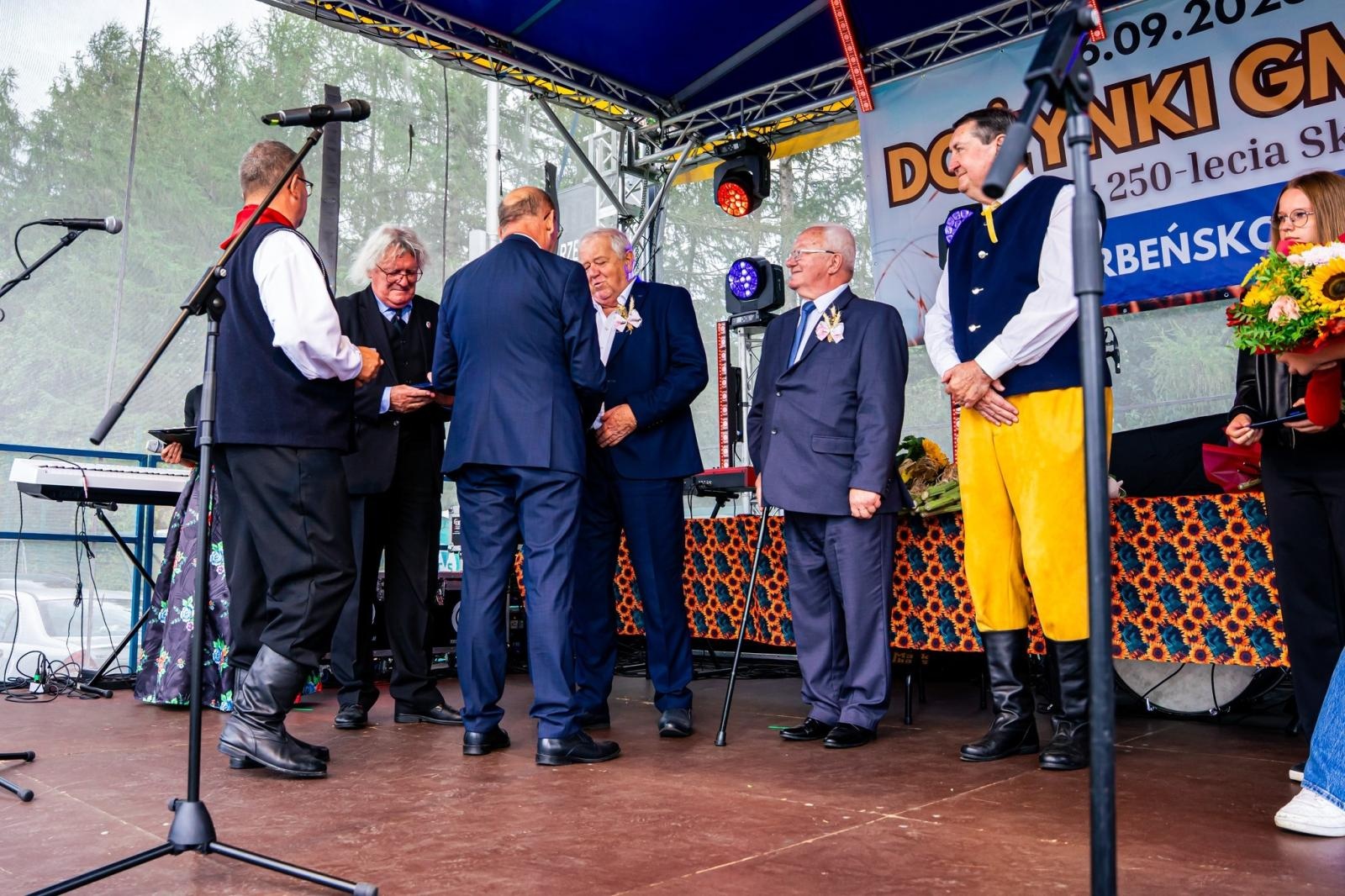 Zdjęcie w galerii na portalu naszwodzislaw.com: Gminne dożynki i zacny jubileusz Skrbeńska za nami [FOTO] wiadomości z regionu