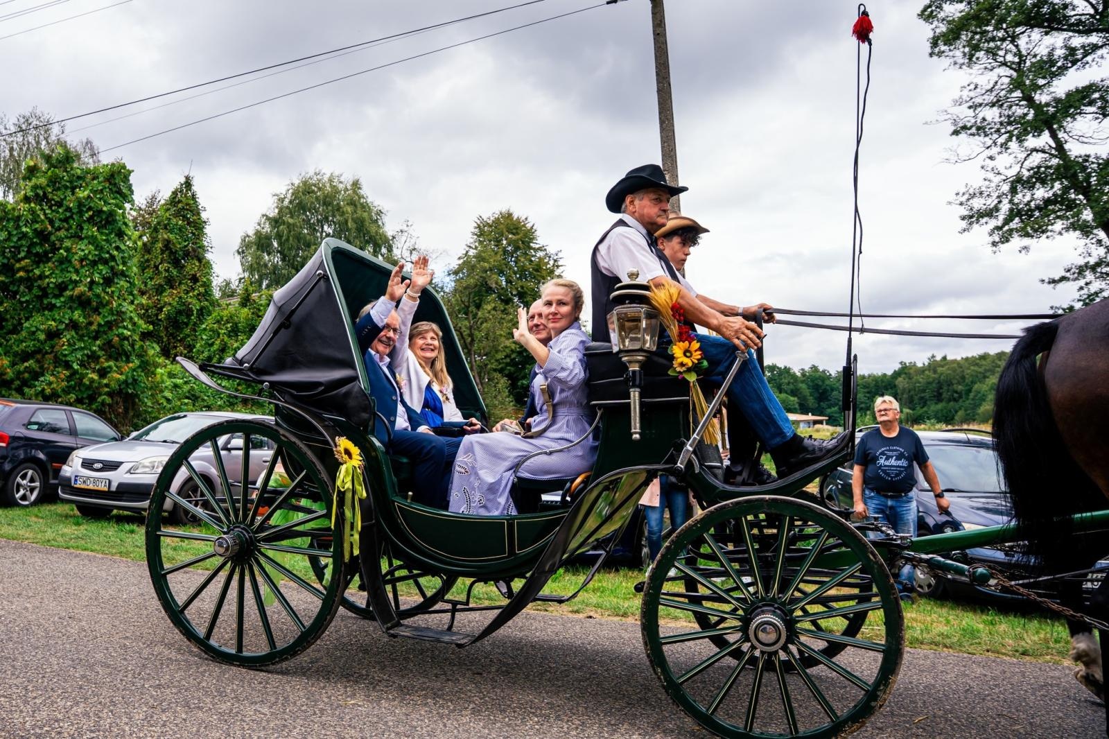 Zdjęcie w galerii na portalu naszwodzislaw.com: Gminne dożynki i zacny jubileusz Skrbeńska za nami [FOTO] wiadomości z regionu