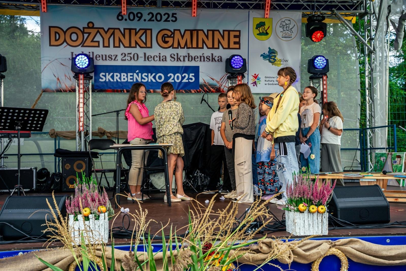 Zdjęcie w galerii na portalu naszwodzislaw.com: Gminne dożynki i zacny jubileusz Skrbeńska za nami [FOTO] wiadomości z regionu