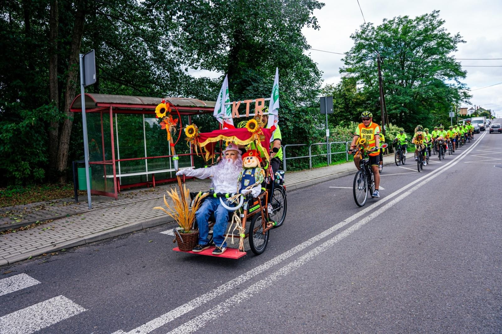 Zdjęcie w galerii na portalu naszwodzislaw.com: Gminne dożynki i zacny jubileusz Skrbeńska za nami [FOTO] wiadomości z regionu