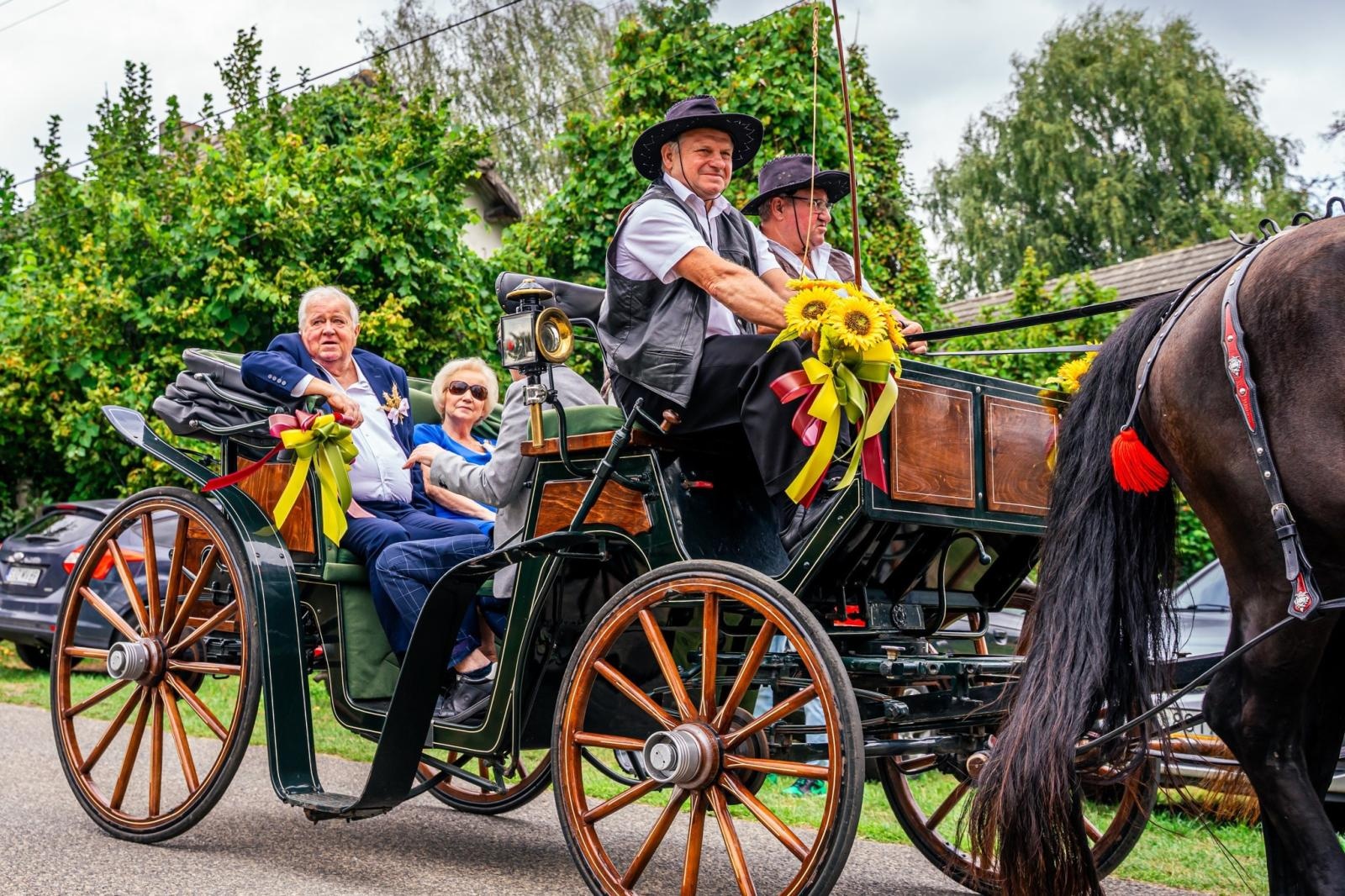 Zdjęcie w galerii na portalu naszwodzislaw.com: Gminne dożynki i zacny jubileusz Skrbeńska za nami [FOTO] wiadomości z regionu
