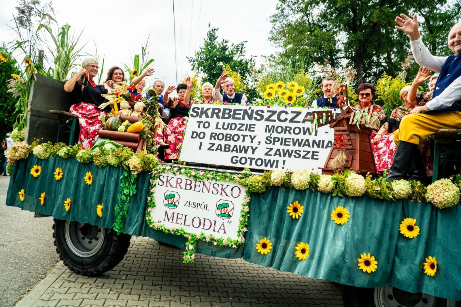 Zdjęcie w galerii na portalu naszwodzislaw.com: Gminne dożynki i zacny jubileusz Skrbeńska za nami [FOTO] wiadomości z regionu