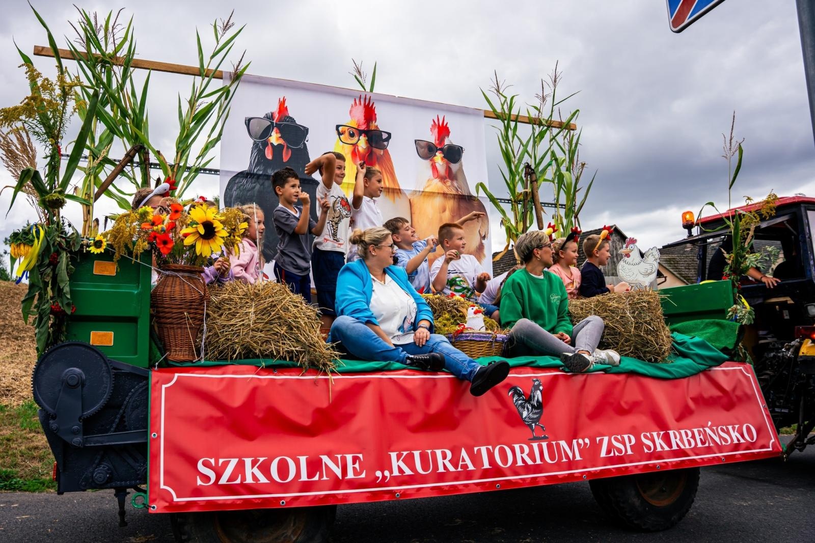 Zdjęcie w galerii na portalu naszwodzislaw.com: Gminne dożynki i zacny jubileusz Skrbeńska za nami [FOTO] wiadomości z regionu