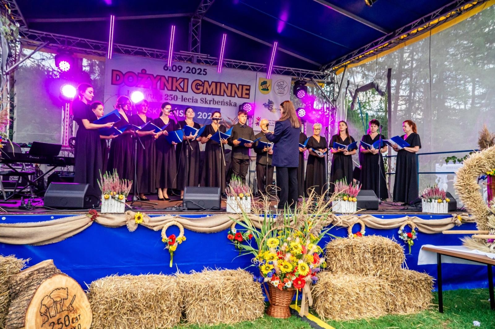 Zdjęcie w galerii na portalu naszwodzislaw.com: Gminne dożynki i zacny jubileusz Skrbeńska za nami [FOTO] wiadomości z regionu