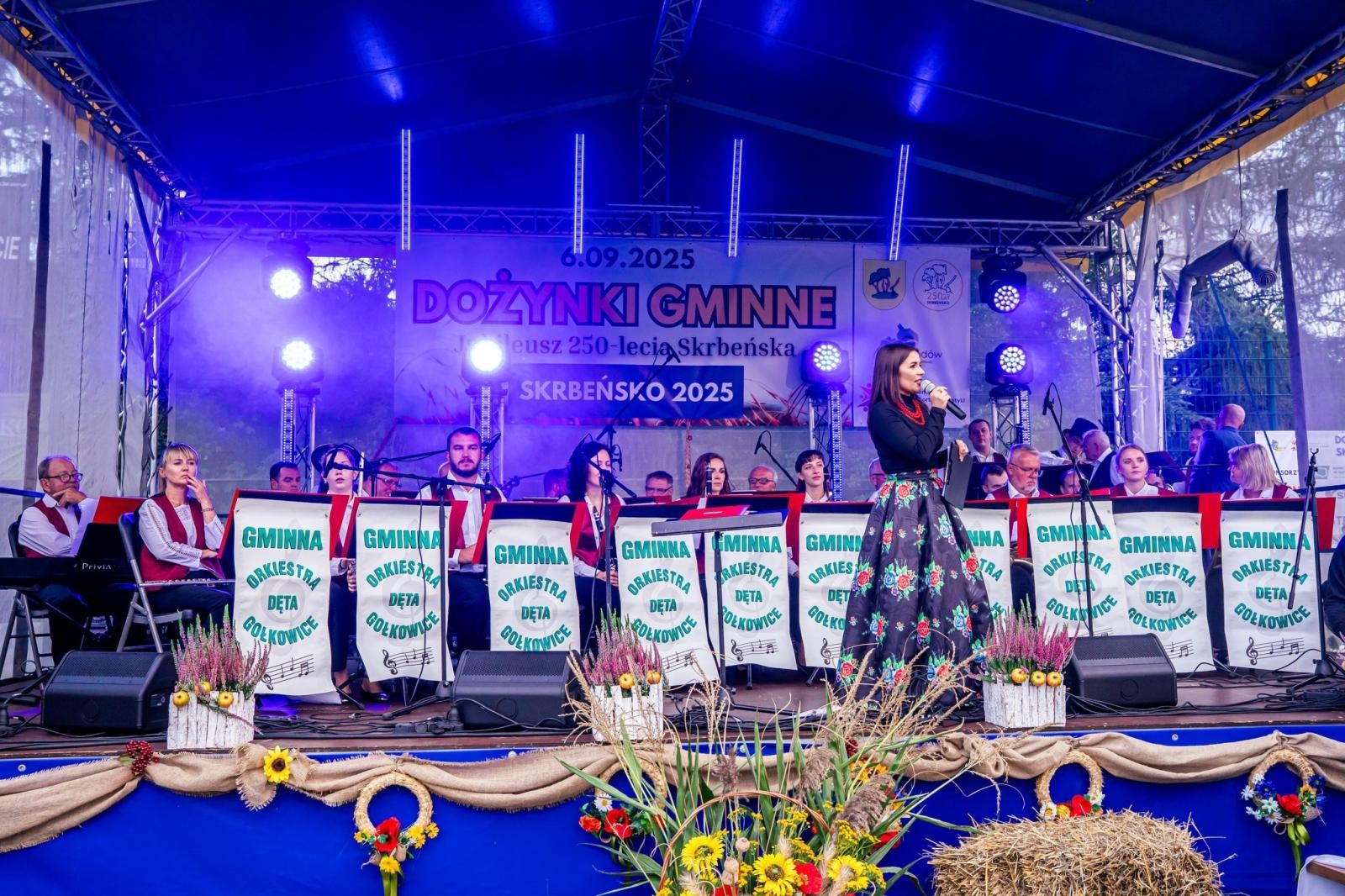 Zdjęcie w galerii na portalu naszwodzislaw.com: Gminne dożynki i zacny jubileusz Skrbeńska za nami [FOTO] wiadomości z regionu