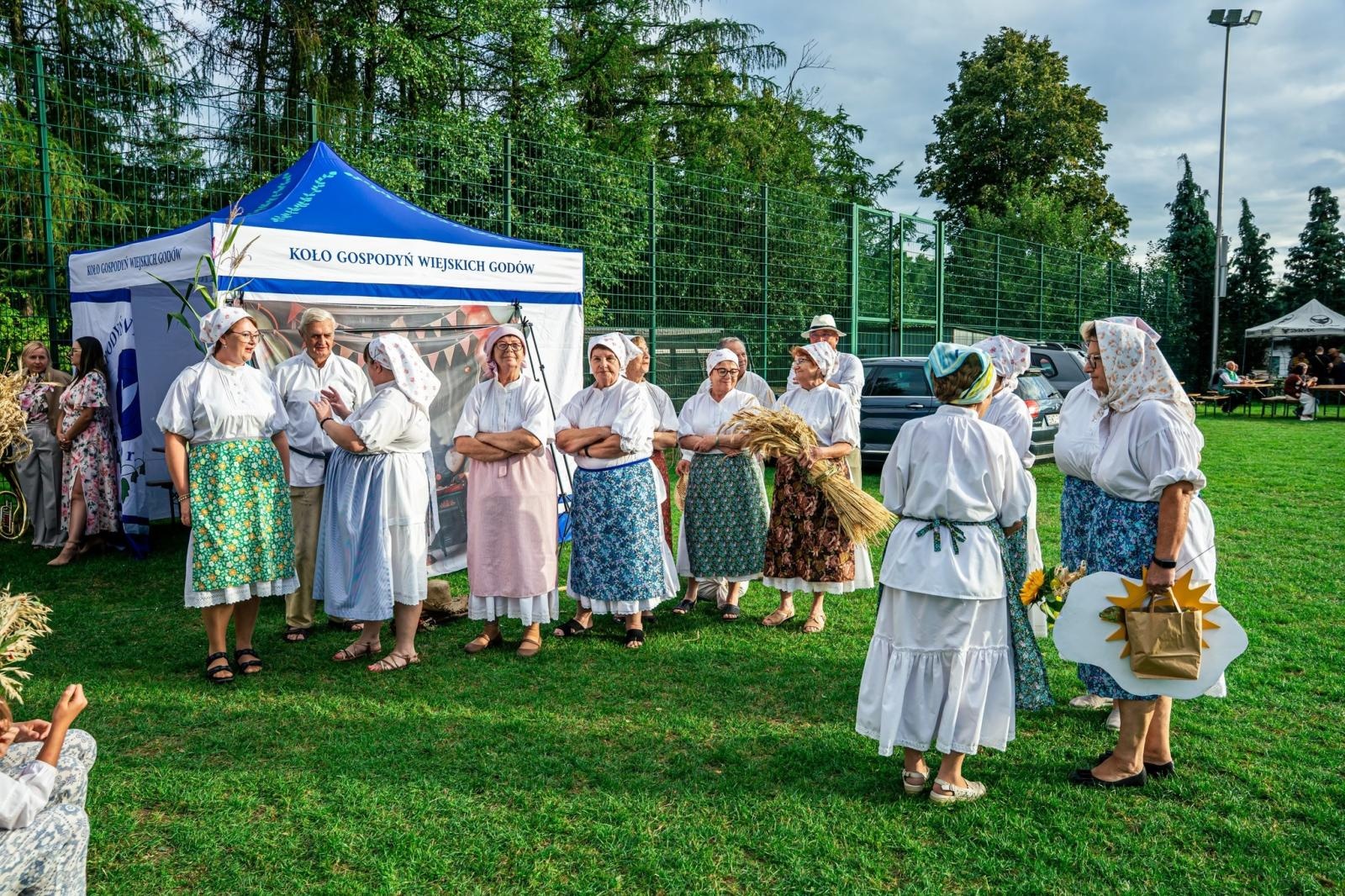 Zdjęcie w galerii na portalu naszwodzislaw.com: Gminne dożynki i zacny jubileusz Skrbeńska za nami [FOTO] wiadomości z regionu