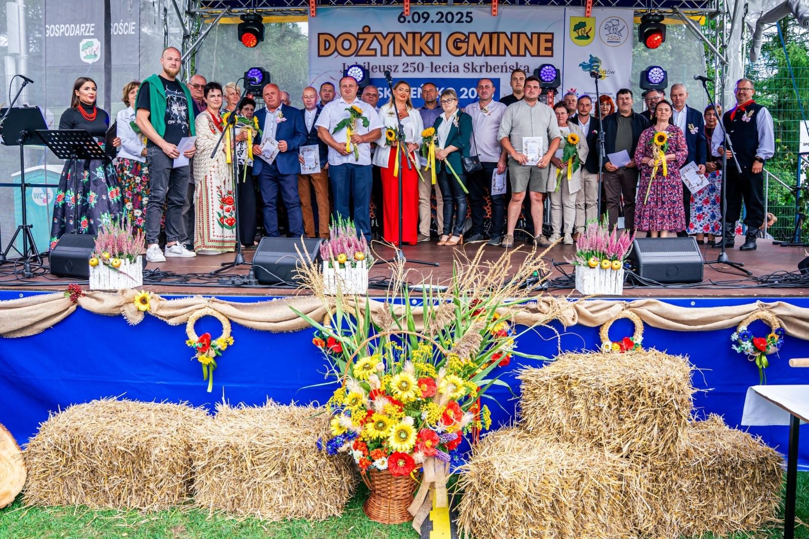 Zdjęcie w galerii na portalu naszwodzislaw.com: Gminne dożynki i zacny jubileusz Skrbeńska za nami [FOTO] wiadomości z regionu