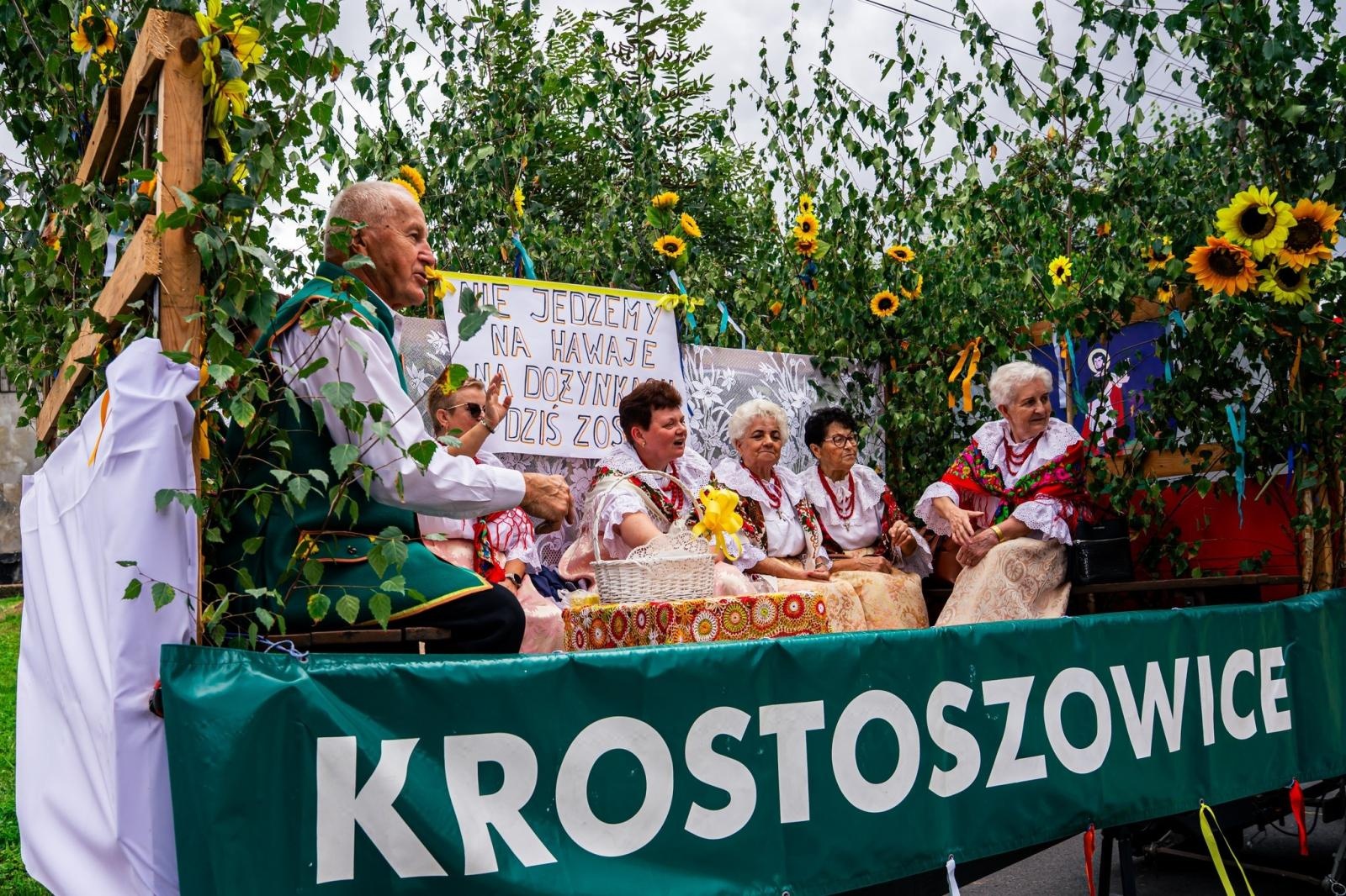 Zdjęcie w galerii na portalu naszwodzislaw.com: Gminne dożynki i zacny jubileusz Skrbeńska za nami [FOTO] wiadomości z regionu