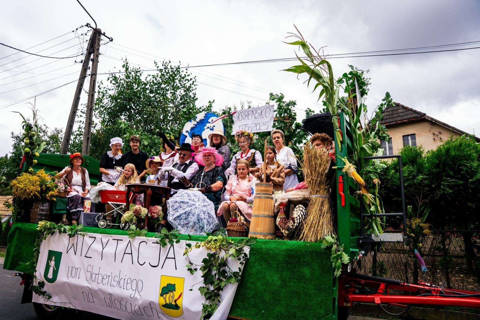 Zdjęcie w galerii na portalu naszwodzislaw.com: Gminne dożynki i zacny jubileusz Skrbeńska za nami [FOTO] wiadomości z regionu