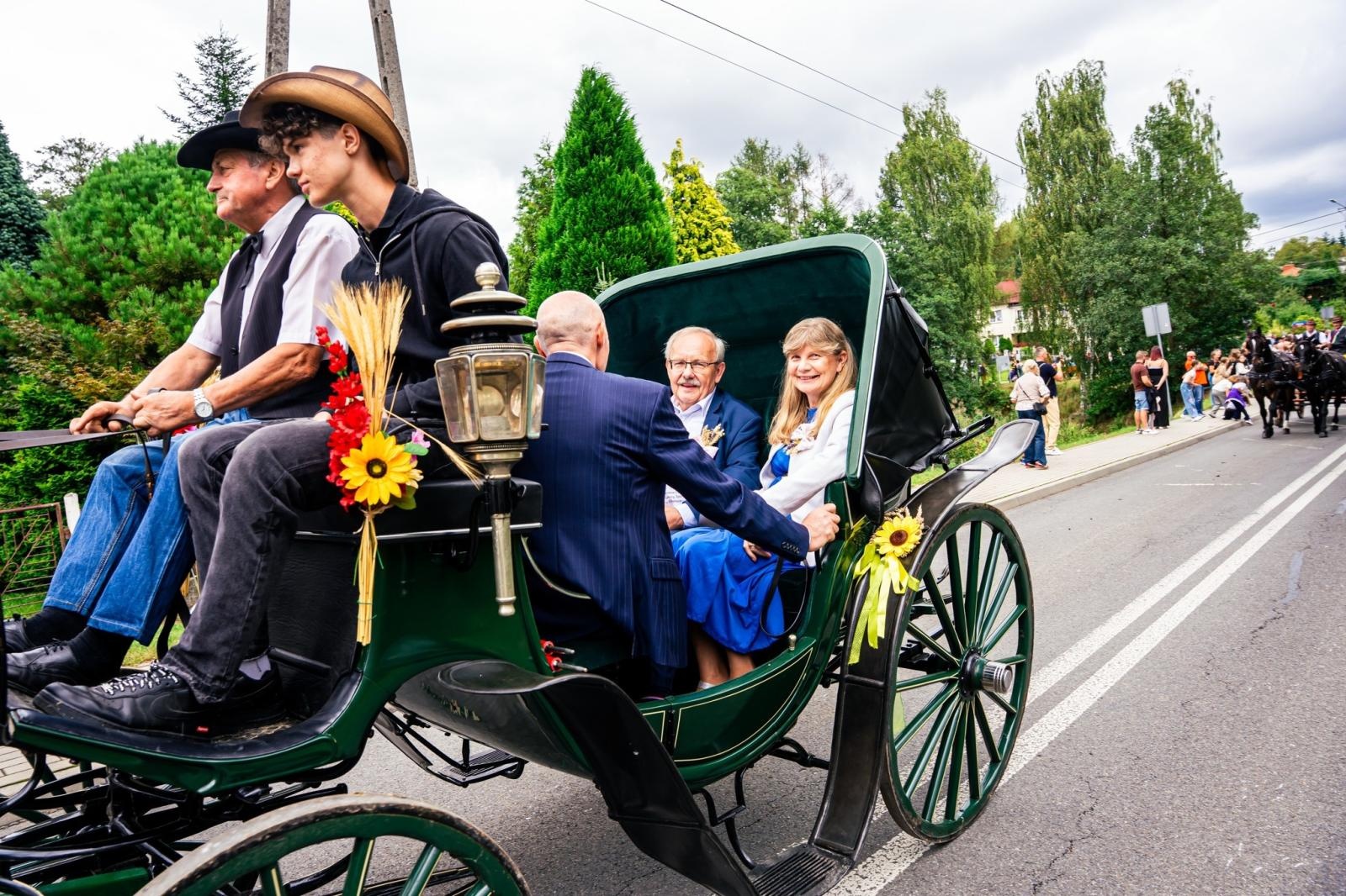 Zdjęcie w galerii na portalu naszwodzislaw.com: Gminne dożynki i zacny jubileusz Skrbeńska za nami [FOTO] wiadomości z regionu