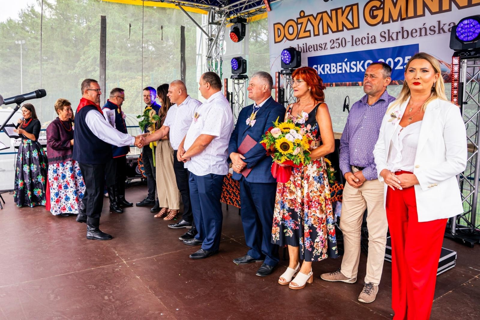 Zdjęcie w galerii na portalu naszwodzislaw.com: Gminne dożynki i zacny jubileusz Skrbeńska za nami [FOTO] wiadomości z regionu