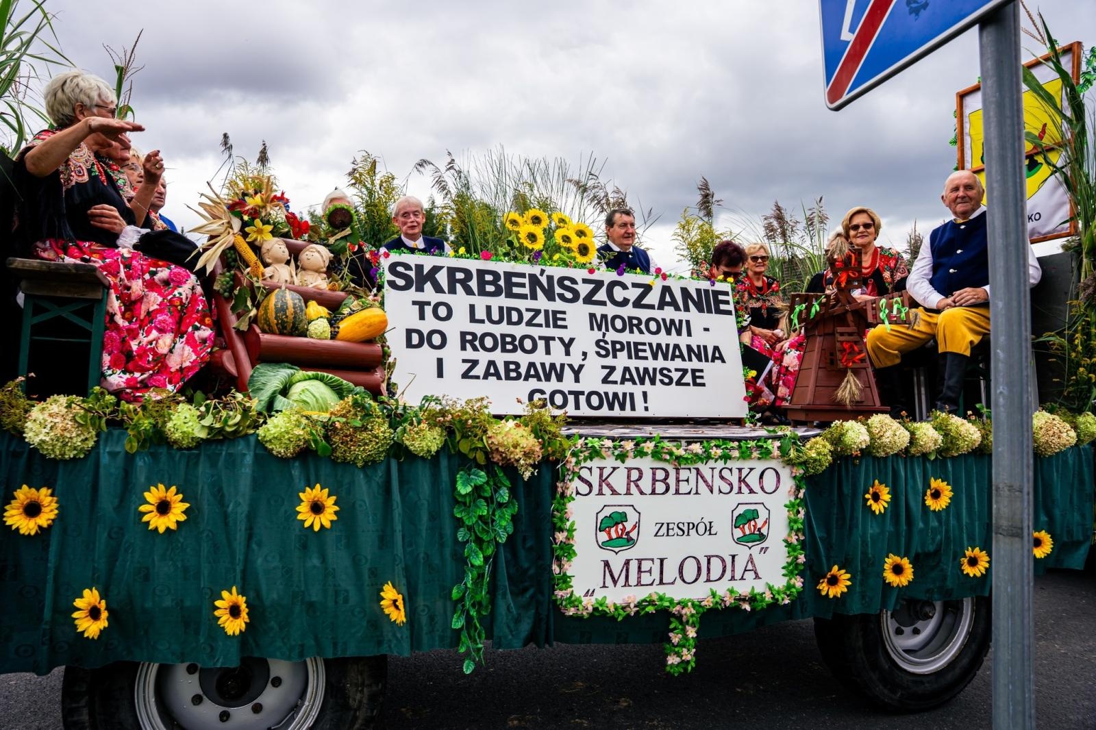 Zdjęcie w galerii na portalu naszwodzislaw.com: Gminne dożynki i zacny jubileusz Skrbeńska za nami [FOTO] wiadomości z regionu