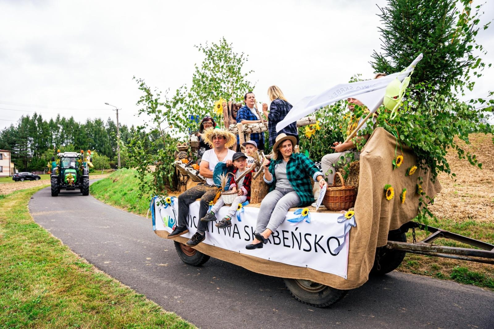 Zdjęcie w galerii na portalu naszwodzislaw.com: Gminne dożynki i zacny jubileusz Skrbeńska za nami [FOTO] wiadomości z regionu