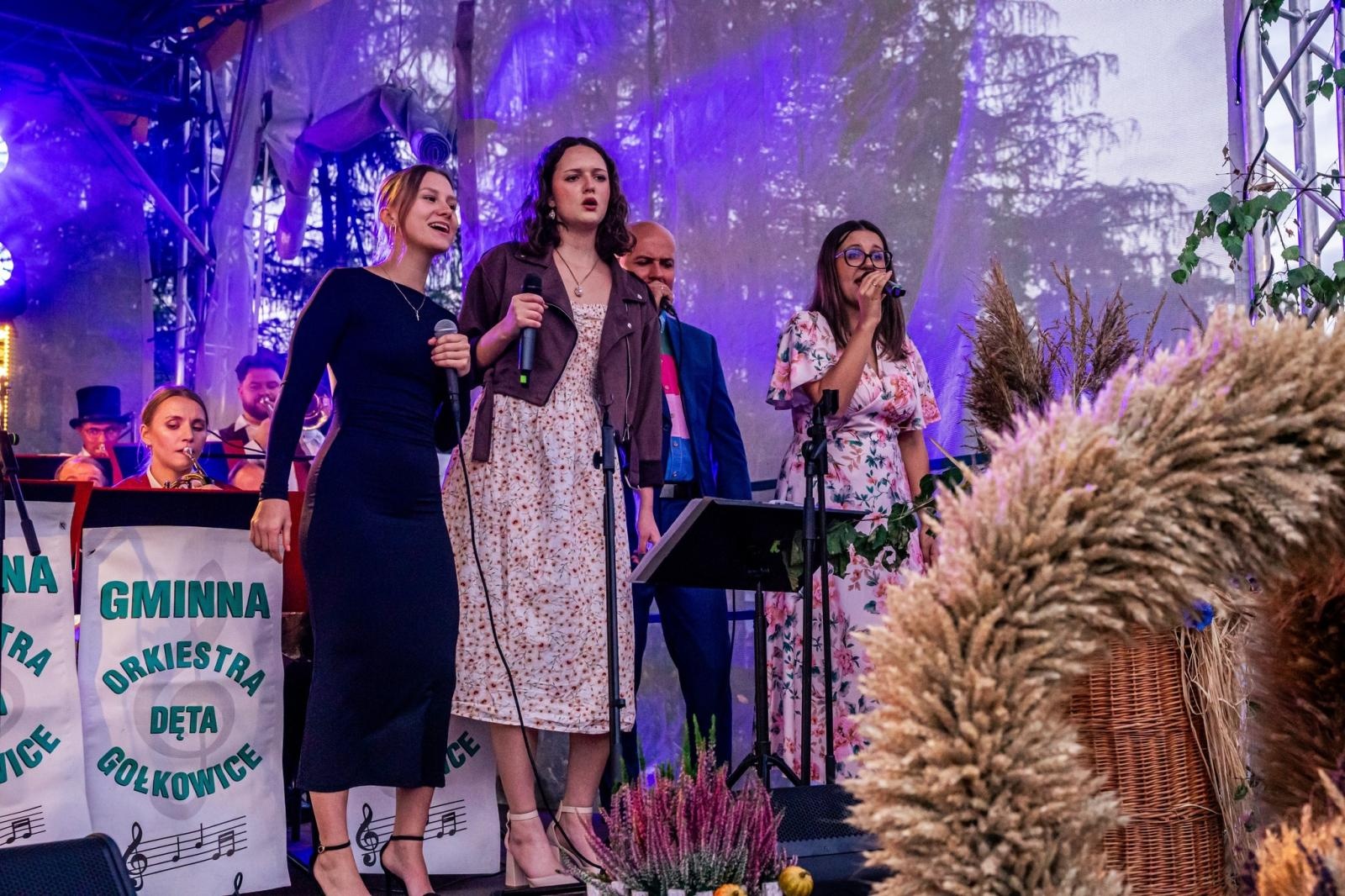 Zdjęcie w galerii na portalu naszwodzislaw.com: Gminne dożynki i zacny jubileusz Skrbeńska za nami [FOTO] wiadomości z regionu