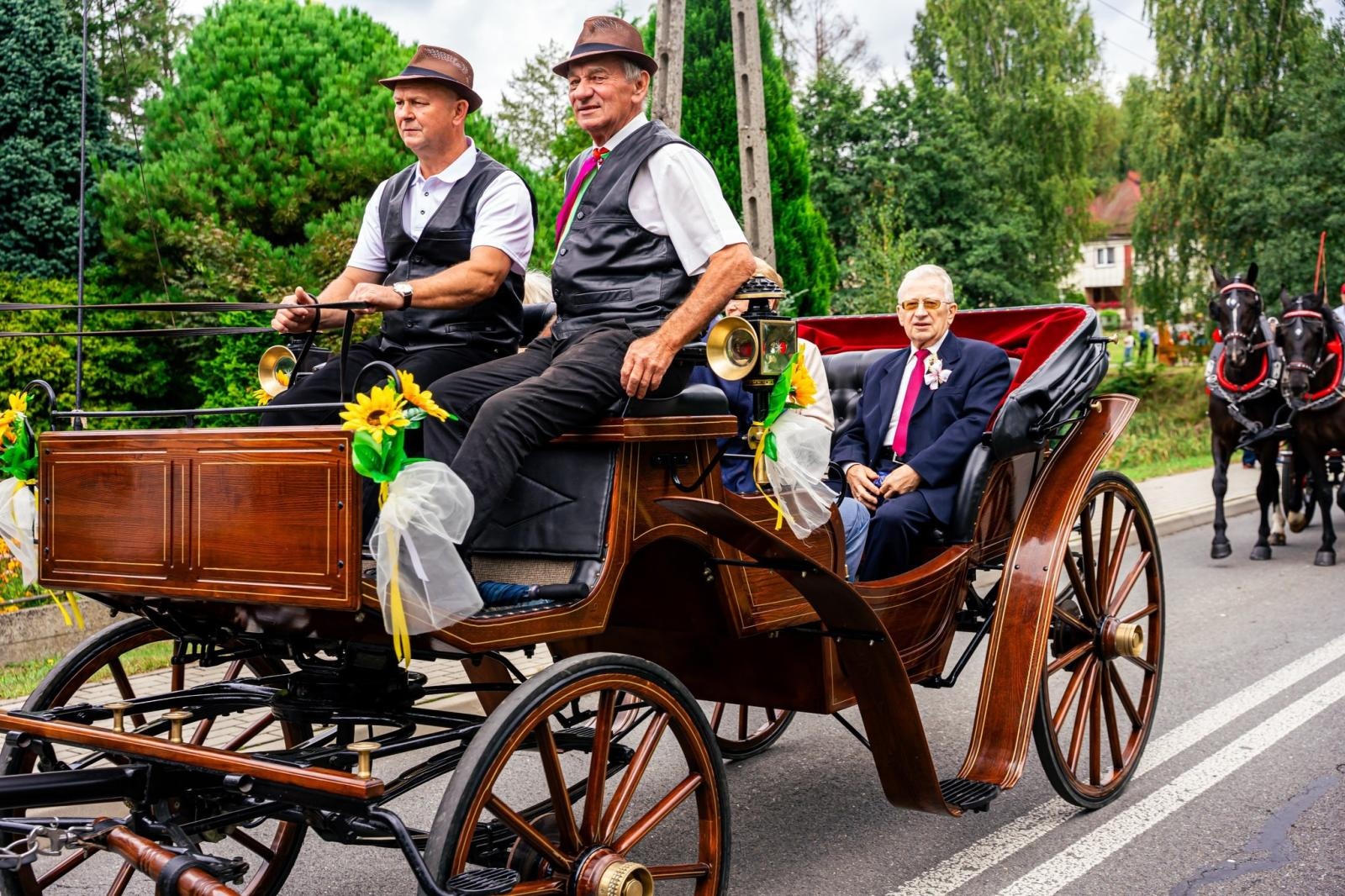 Zdjęcie w galerii na portalu naszwodzislaw.com: Gminne dożynki i zacny jubileusz Skrbeńska za nami [FOTO] wiadomości z regionu