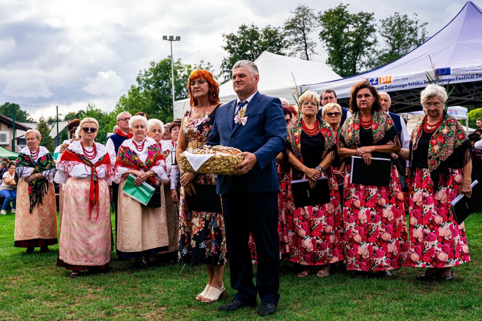 Zdjęcie w galerii na portalu naszwodzislaw.com: Gminne dożynki i zacny jubileusz Skrbeńska za nami [FOTO] wiadomości z regionu