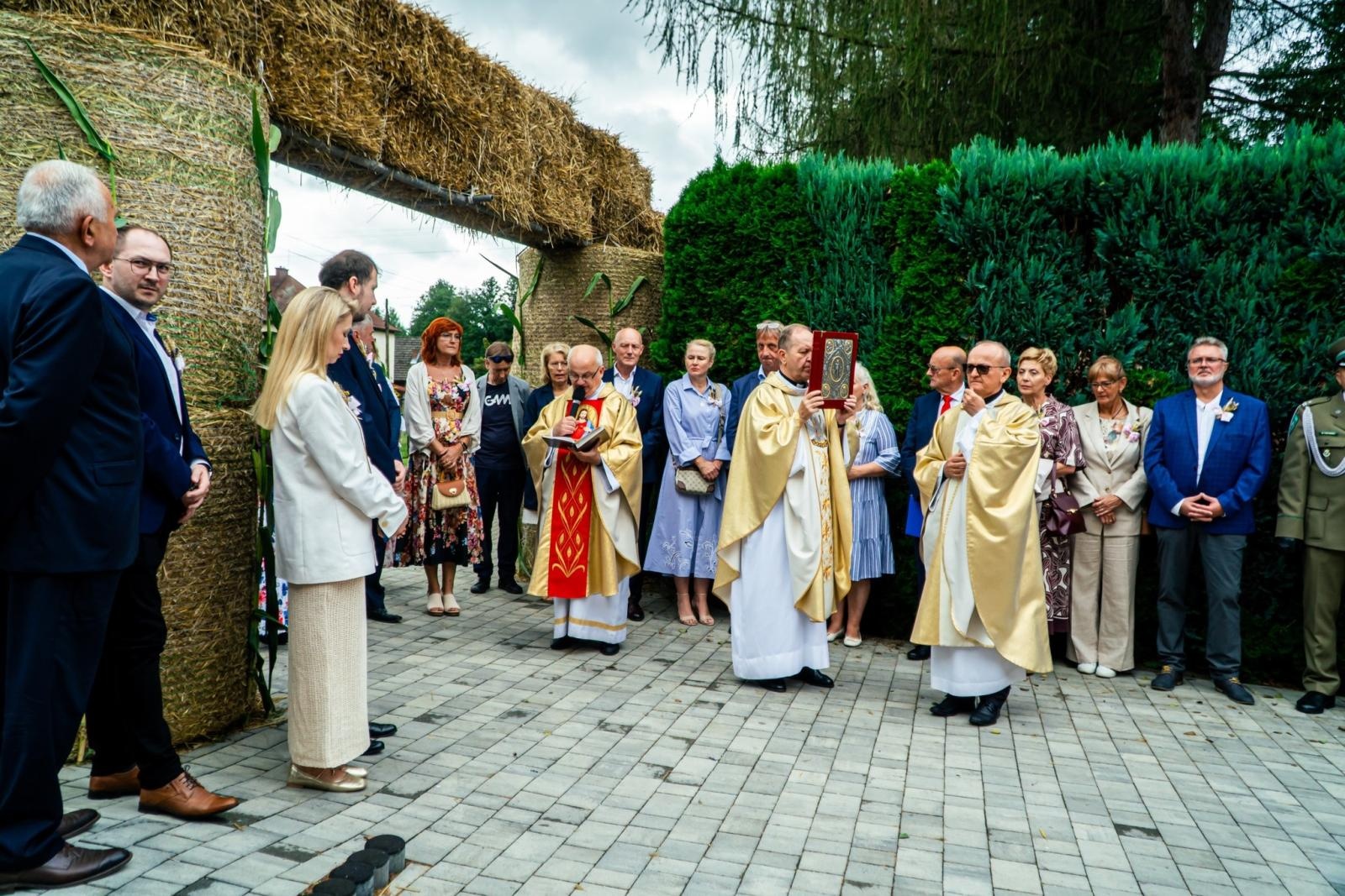 Zdjęcie w galerii na portalu naszwodzislaw.com: Gminne dożynki i zacny jubileusz Skrbeńska za nami [FOTO] wiadomości z regionu
