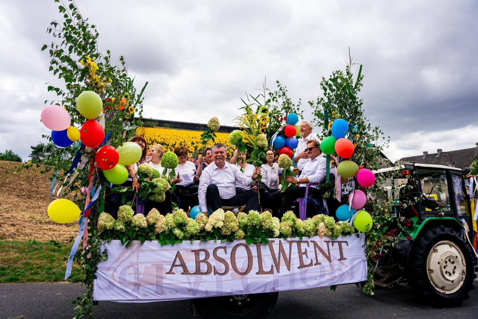 Zdjęcie w galerii na portalu naszwodzislaw.com: Gminne dożynki i zacny jubileusz Skrbeńska za nami [FOTO] wiadomości z regionu