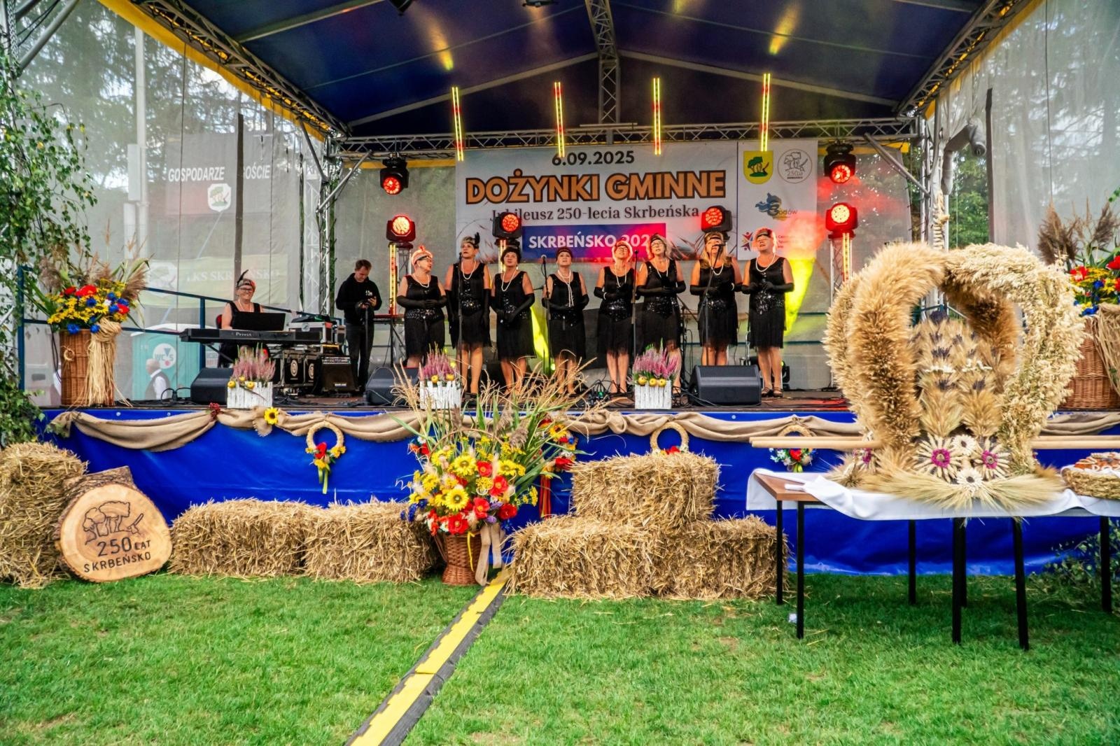 Zdjęcie w galerii na portalu naszwodzislaw.com: Gminne dożynki i zacny jubileusz Skrbeńska za nami [FOTO] wiadomości z regionu
