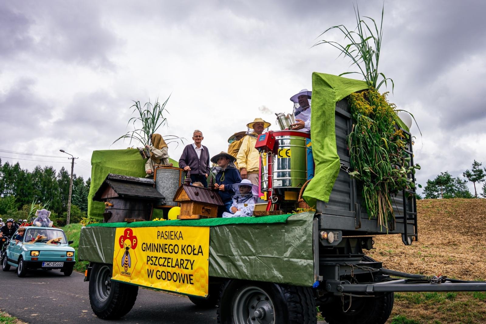 Zdjęcie w galerii na portalu naszwodzislaw.com: Gminne dożynki i zacny jubileusz Skrbeńska za nami [FOTO] wiadomości z regionu