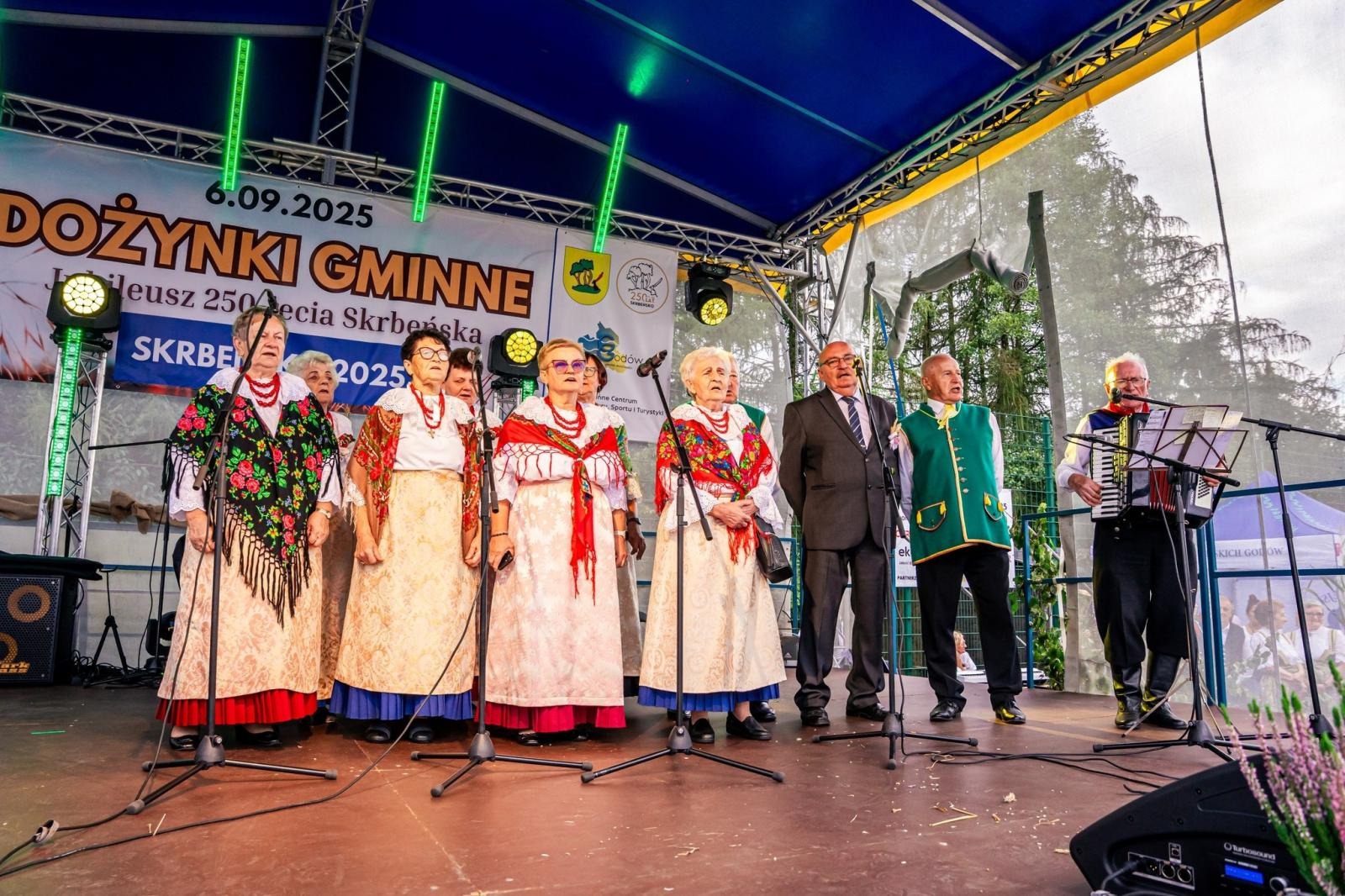 Zdjęcie w galerii na portalu naszwodzislaw.com: Gminne dożynki i zacny jubileusz Skrbeńska za nami [FOTO] wiadomości z regionu