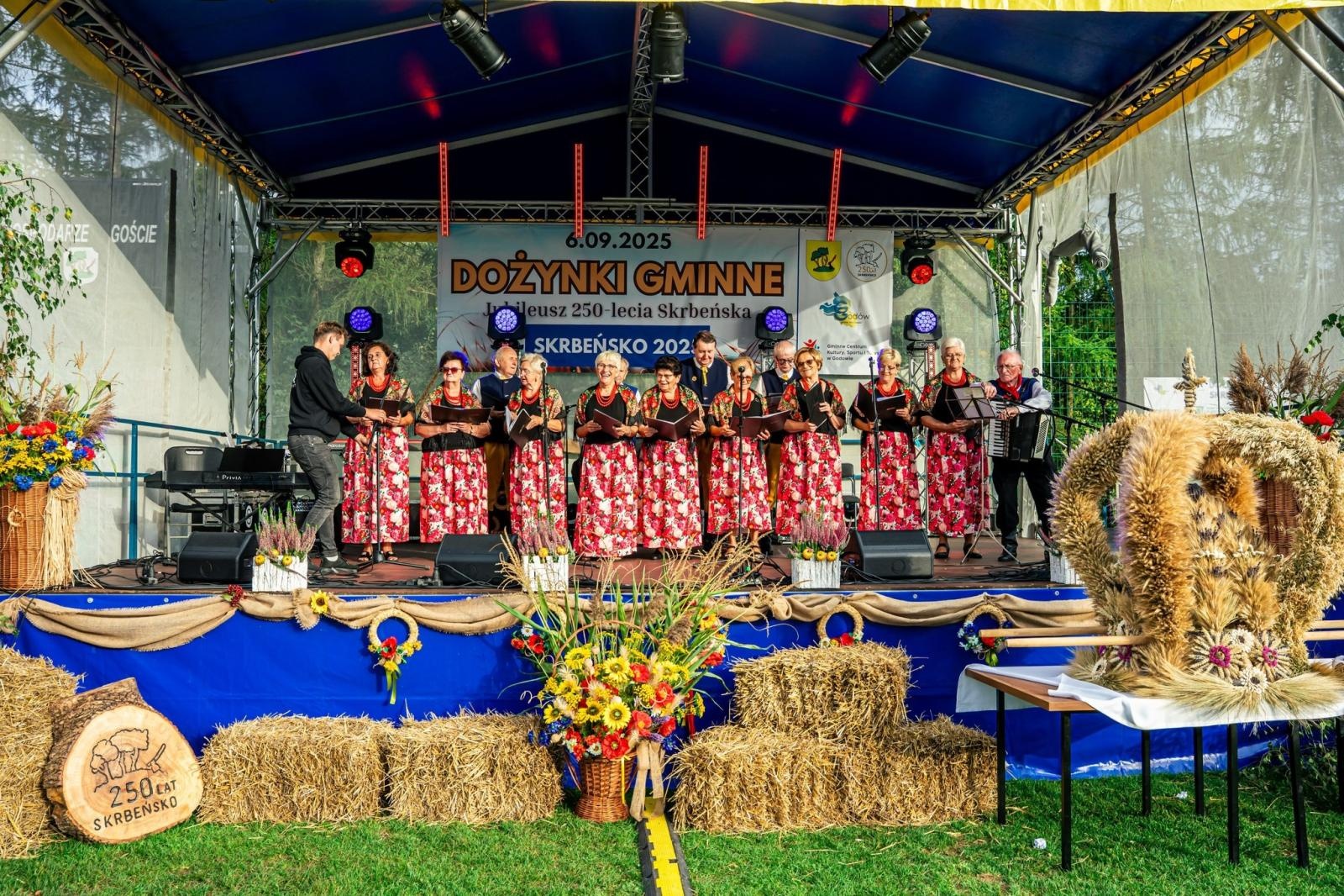 Zdjęcie w galerii na portalu naszwodzislaw.com: Gminne dożynki i zacny jubileusz Skrbeńska za nami [FOTO] wiadomości z regionu