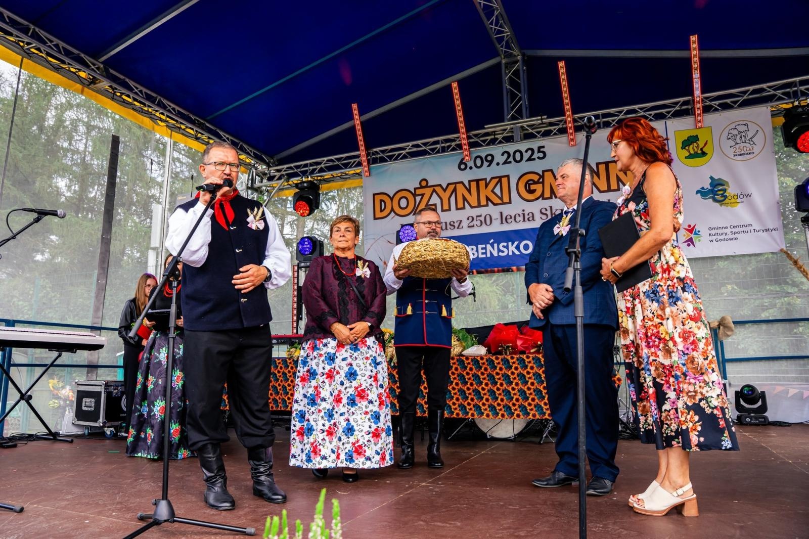 Zdjęcie w galerii na portalu naszwodzislaw.com: Gminne dożynki i zacny jubileusz Skrbeńska za nami [FOTO] wiadomości z regionu