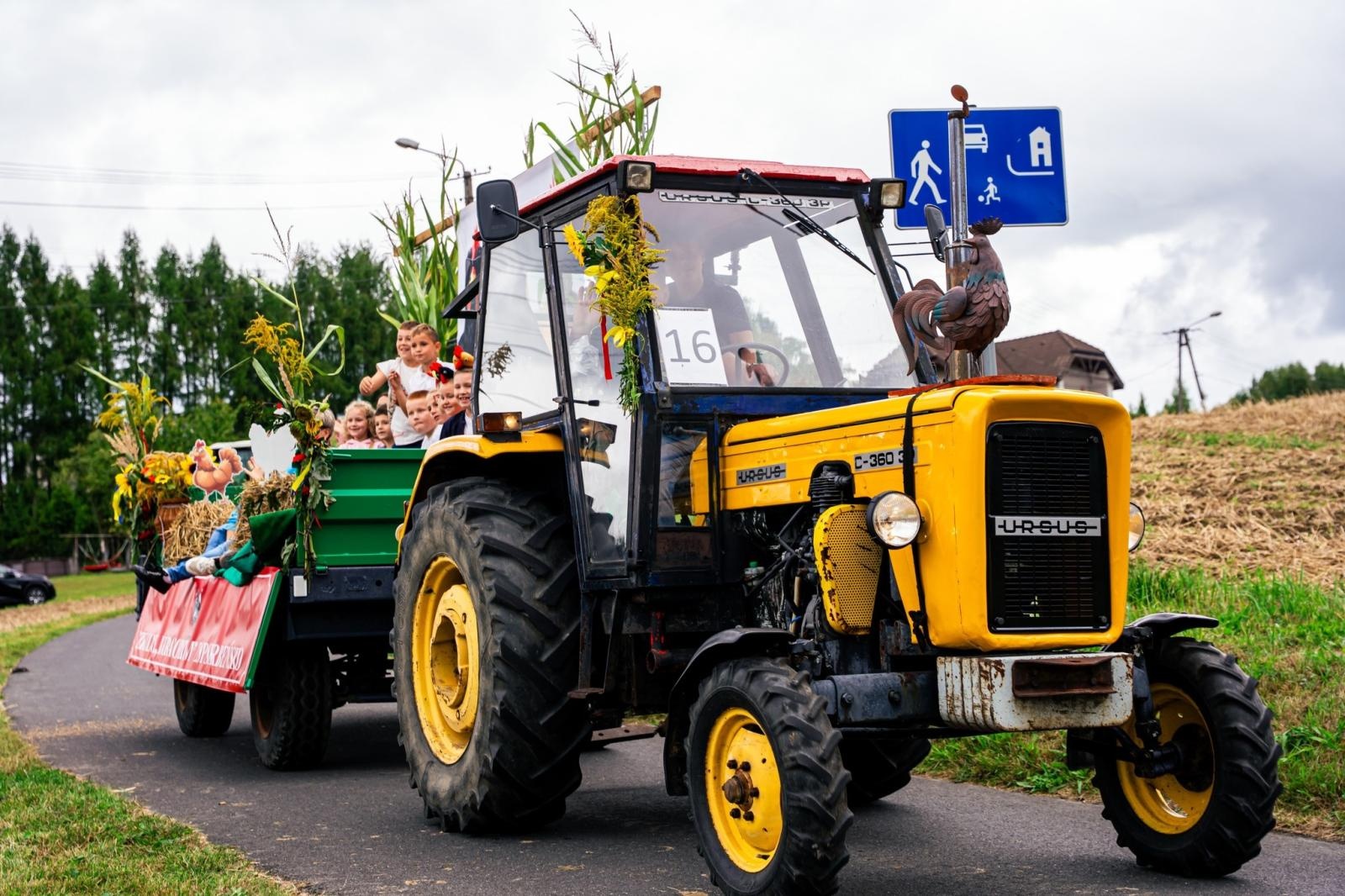 Zdjęcie w galerii na portalu naszwodzislaw.com: Gminne dożynki i zacny jubileusz Skrbeńska za nami [FOTO] wiadomości z regionu
