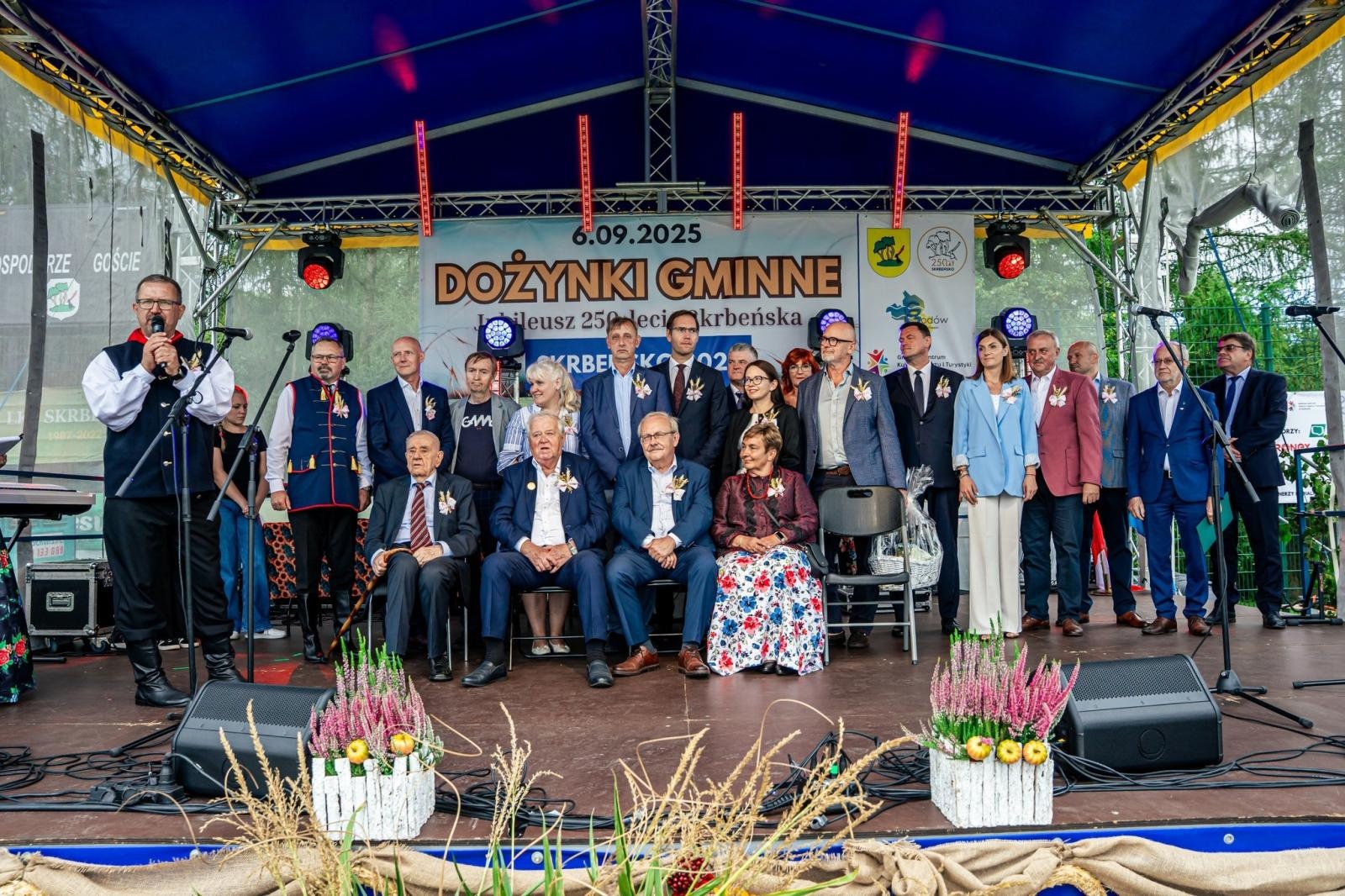 Zdjęcie w galerii na portalu naszwodzislaw.com: Gminne dożynki i zacny jubileusz Skrbeńska za nami [FOTO] wiadomości z regionu