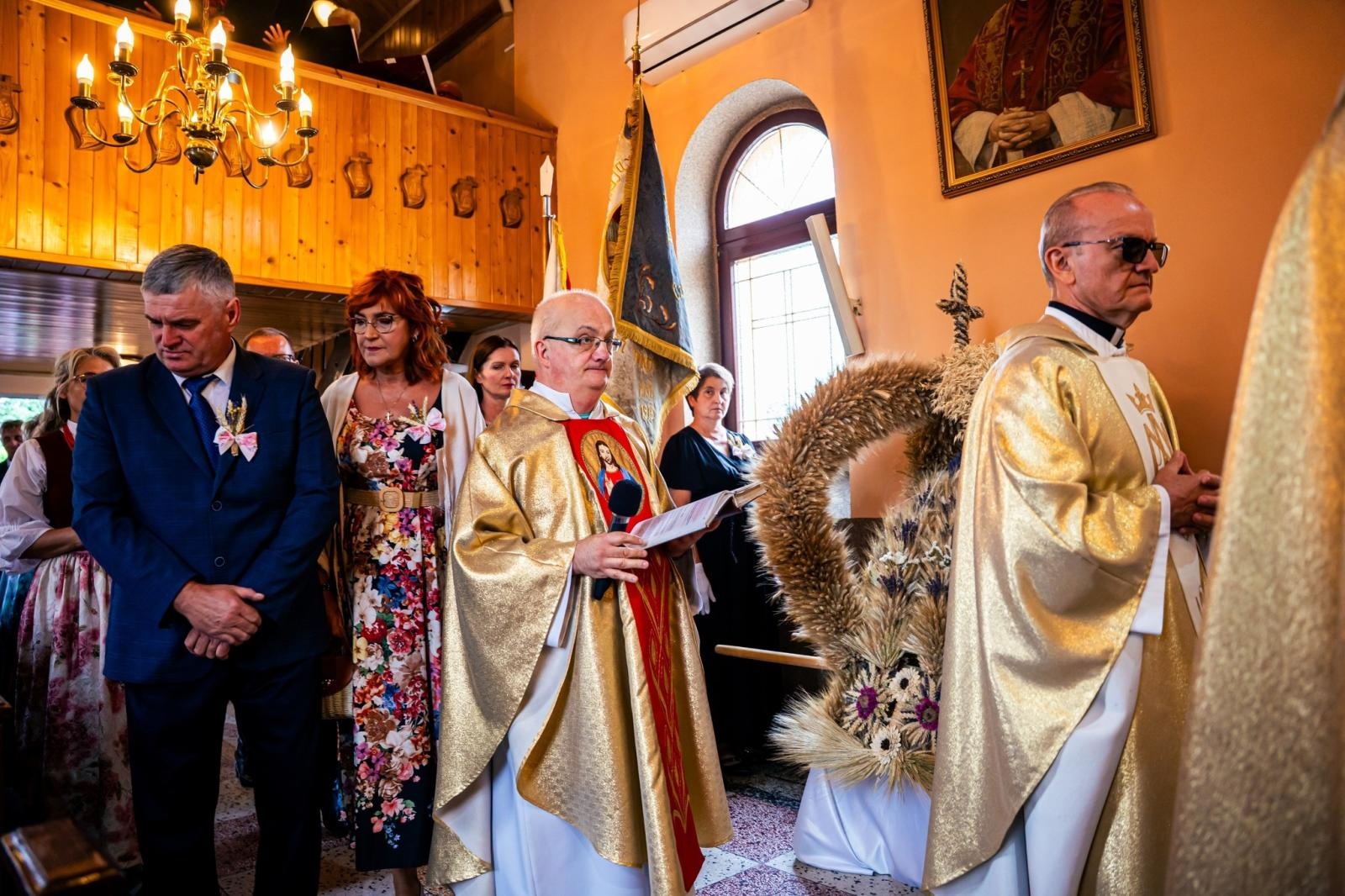 Zdjęcie w galerii na portalu naszwodzislaw.com: Gminne dożynki i zacny jubileusz Skrbeńska za nami [FOTO] wiadomości z regionu