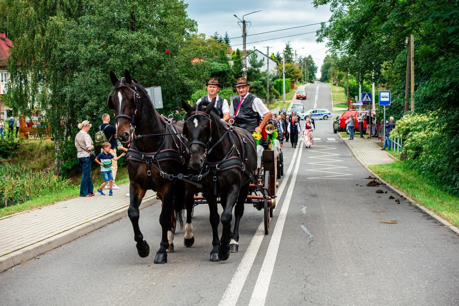 Zdjęcie w galerii na portalu naszwodzislaw.com: Gminne dożynki i zacny jubileusz Skrbeńska za nami [FOTO] wiadomości z regionu