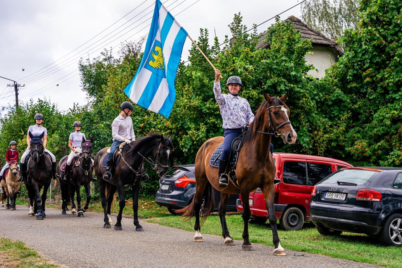 Zdjęcie w galerii na portalu naszwodzislaw.com: Gminne dożynki i zacny jubileusz Skrbeńska za nami [FOTO] wiadomości z regionu