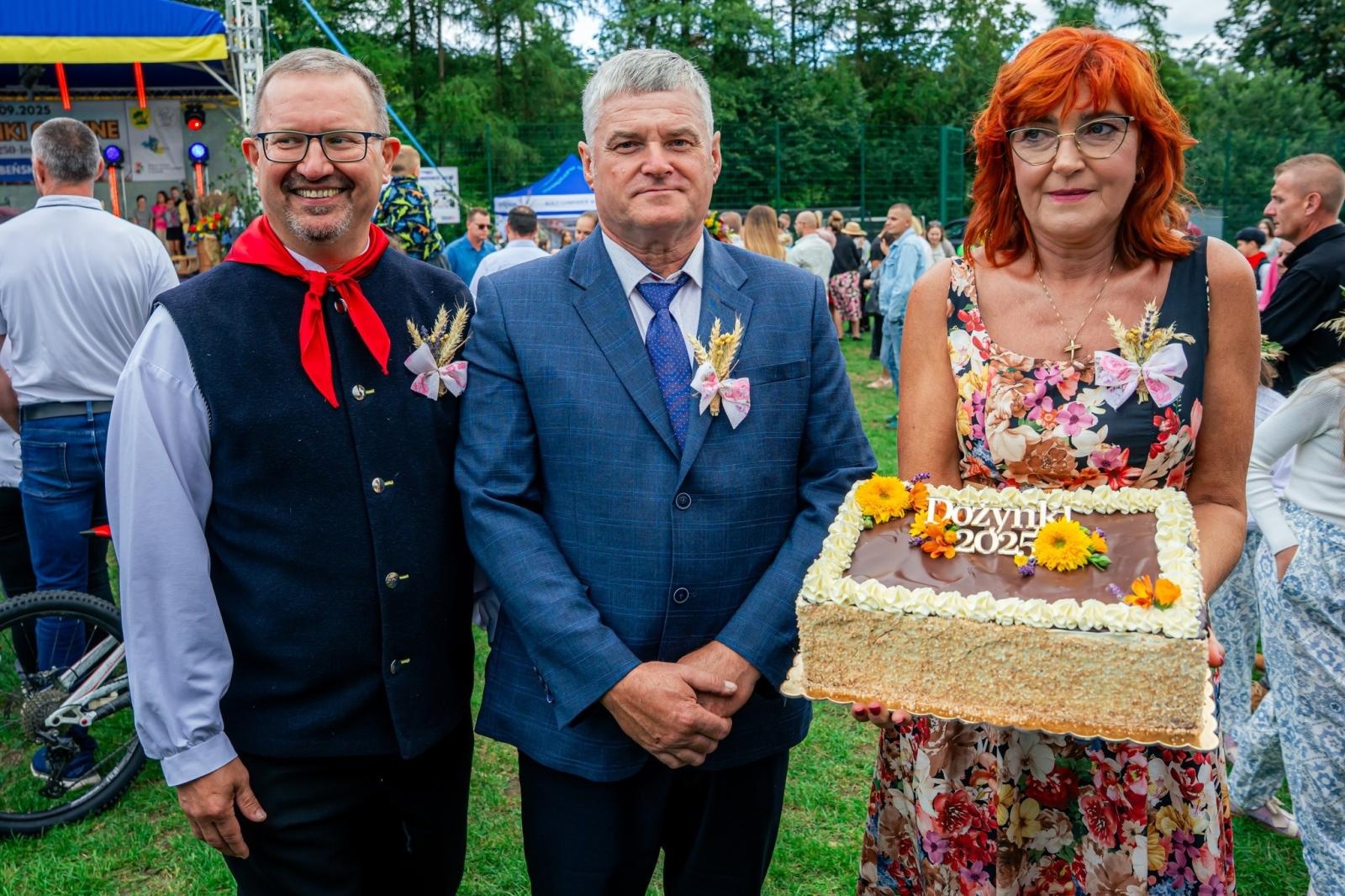 Zdjęcie w galerii na portalu naszwodzislaw.com: Gminne dożynki i zacny jubileusz Skrbeńska za nami [FOTO] wiadomości z regionu