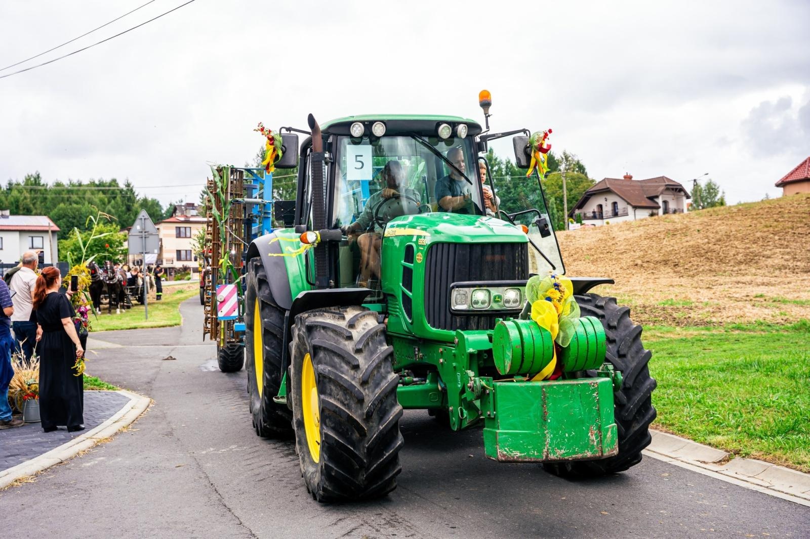 Zdjęcie w galerii na portalu naszwodzislaw.com: Gminne dożynki i zacny jubileusz Skrbeńska za nami [FOTO] wiadomości z regionu