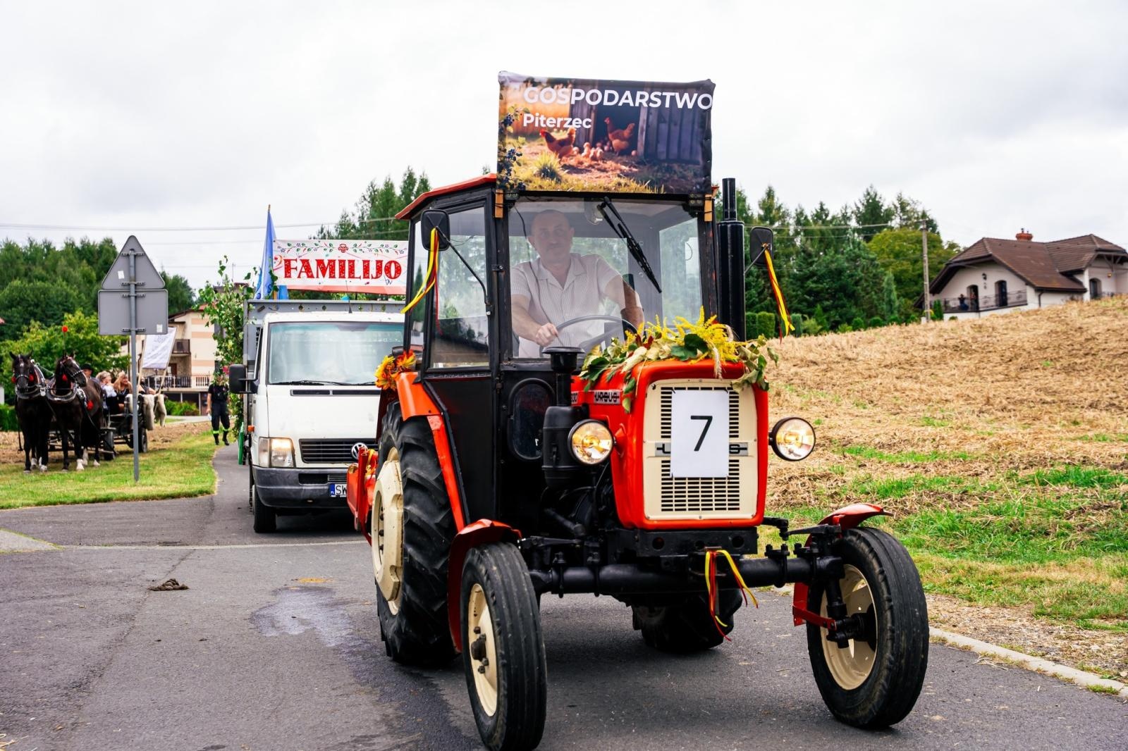 Zdjęcie w galerii na portalu naszwodzislaw.com: Gminne dożynki i zacny jubileusz Skrbeńska za nami [FOTO] wiadomości z regionu