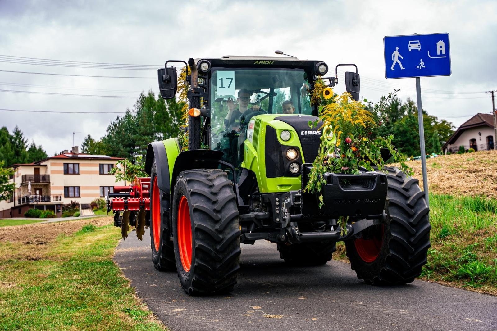 Zdjęcie w galerii na portalu naszwodzislaw.com: Gminne dożynki i zacny jubileusz Skrbeńska za nami [FOTO] wiadomości z regionu