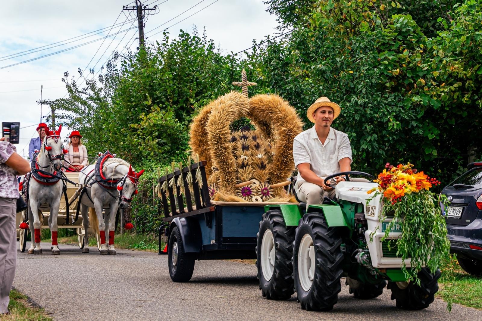 Zdjęcie w galerii na portalu naszwodzislaw.com: Gminne dożynki i zacny jubileusz Skrbeńska za nami [FOTO] wiadomości z regionu