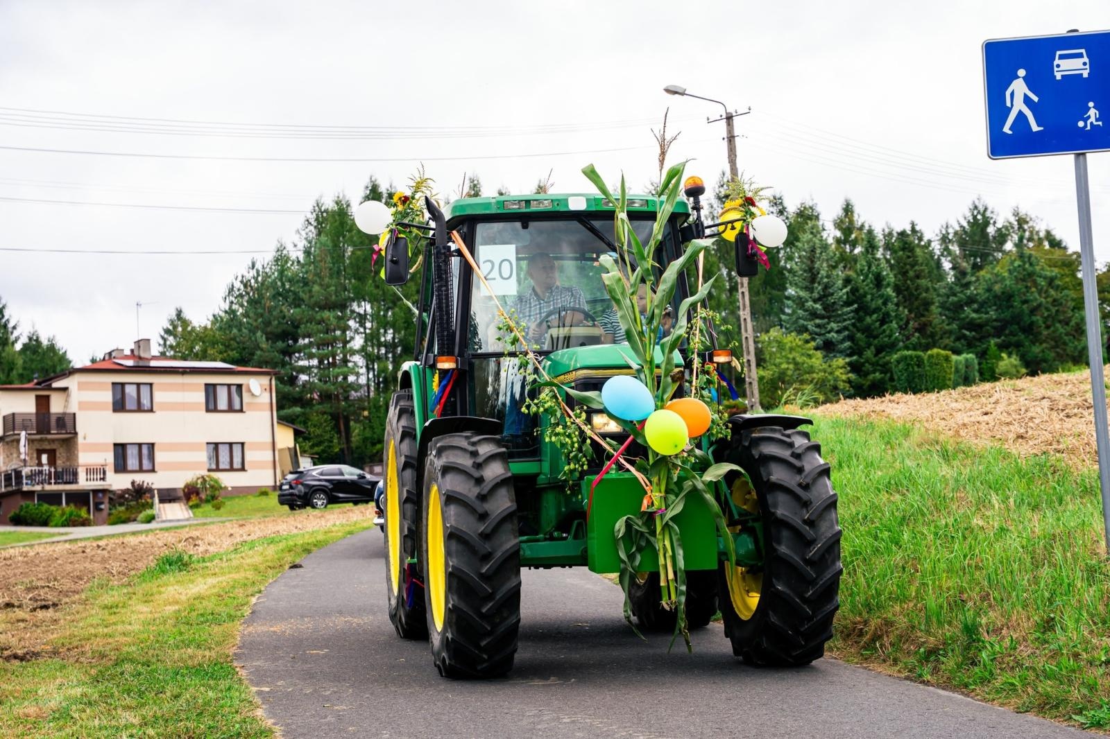 Zdjęcie w galerii na portalu naszwodzislaw.com: Gminne dożynki i zacny jubileusz Skrbeńska za nami [FOTO] wiadomości z regionu